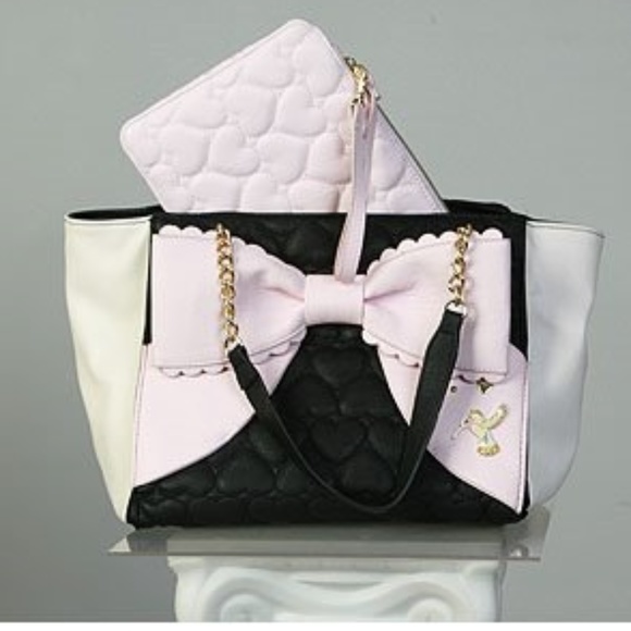 Betsey Johnson Handbags - $49 Betsy Johnson Quilted Hummingbird Bag New